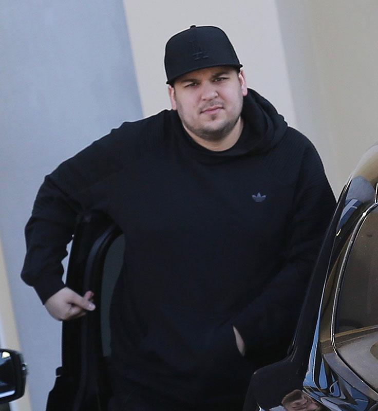 Exclusive&#8230; Rob Kardashian &amp; Blac Chyna Visit The Dentist In Calabasas With Chyna&#8217;s Son King