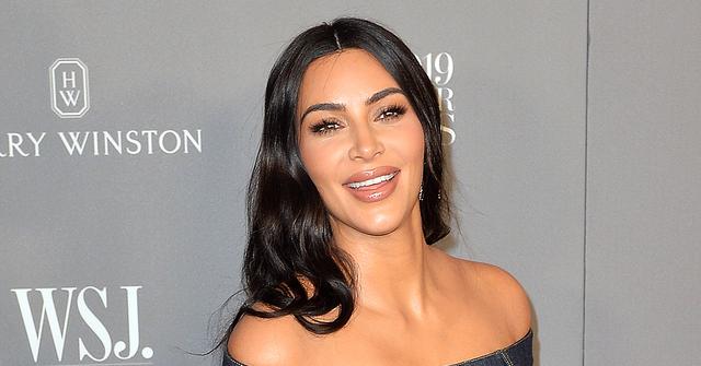 kim kardashian reportedly in talks host saturday night live premiere