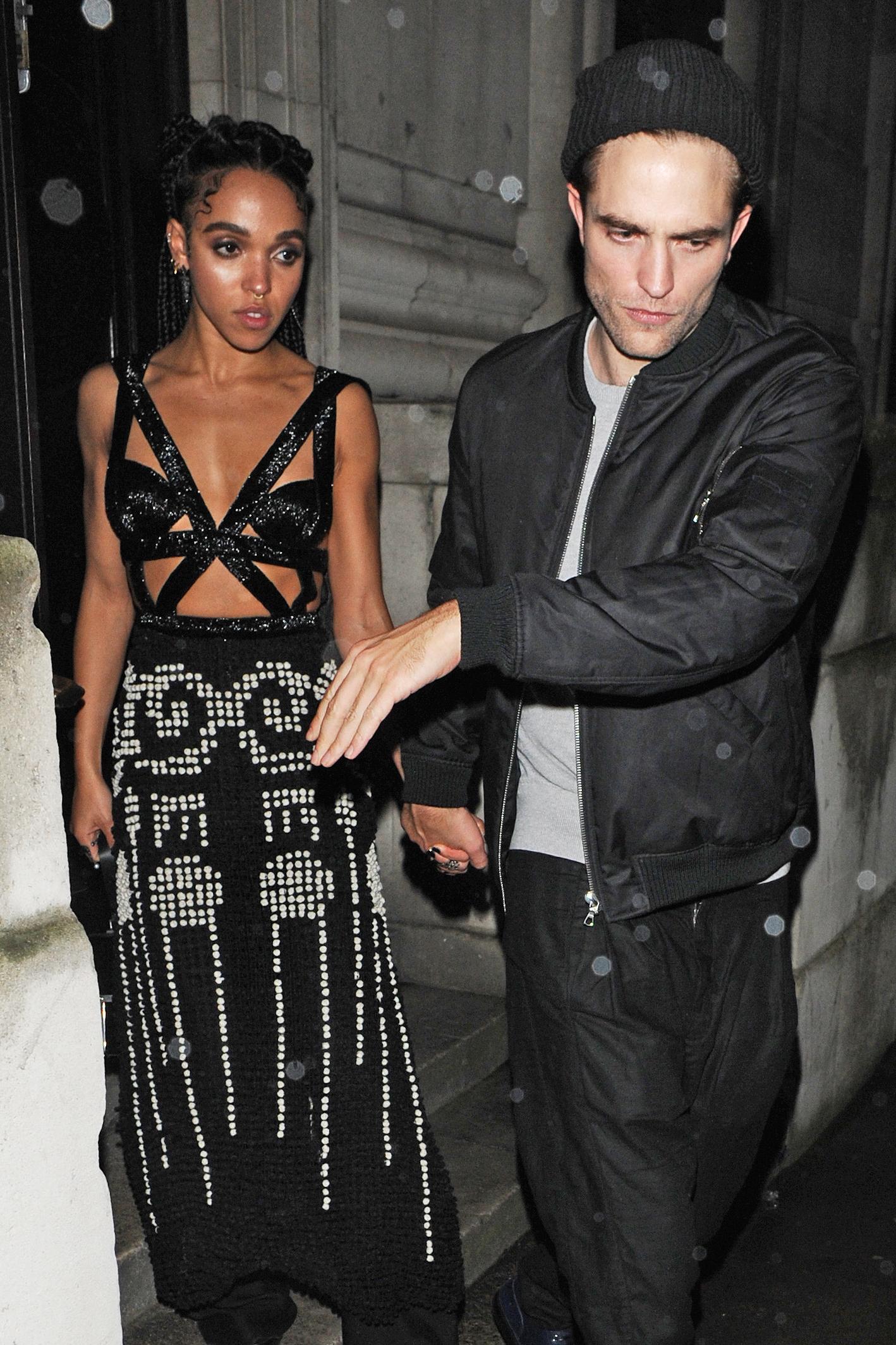 So In Love Robert Pattinson And Fka Twigs Show Major Pda At The 2015 Brit Awards—see The Photos