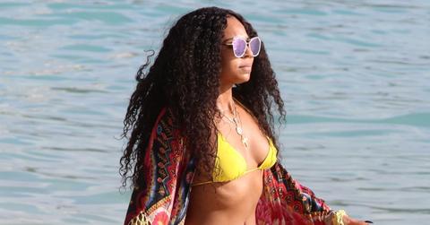 *EXCLUSIVE* Ashanti enjoys a stroll on the beach in Hawaii