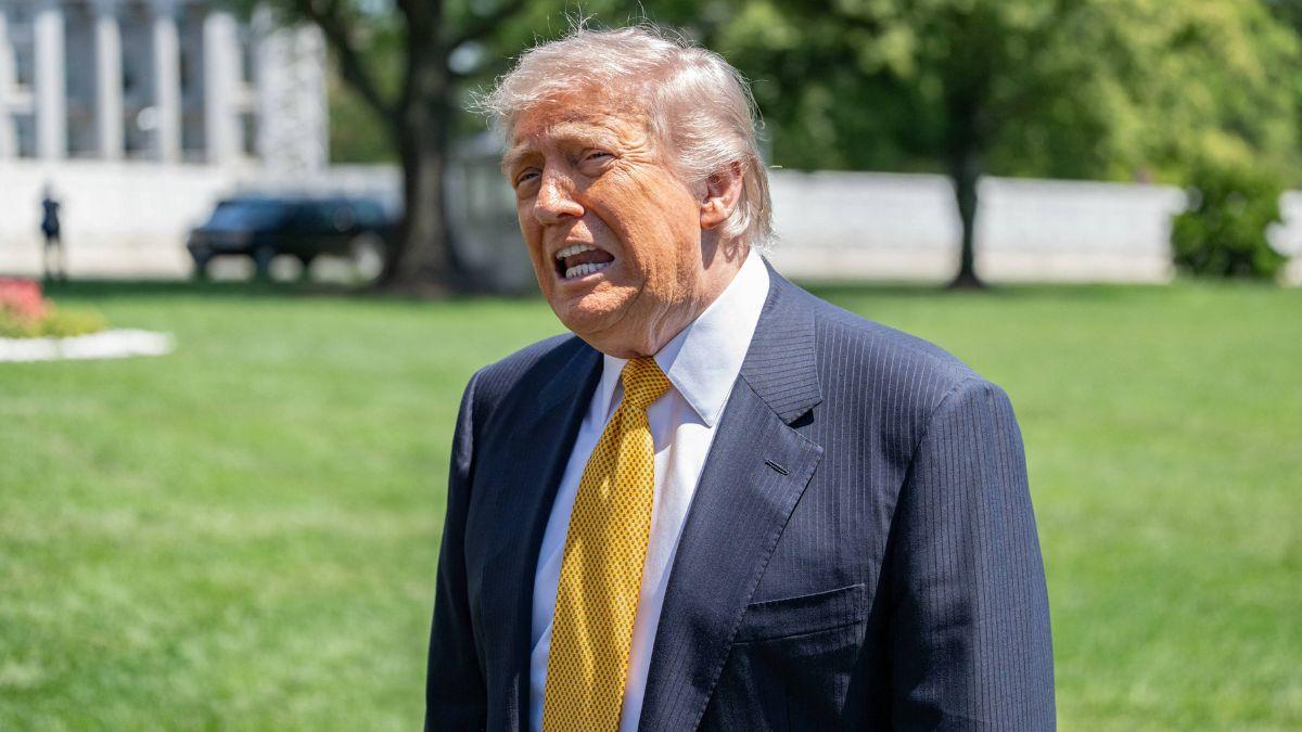 image of Mitch McConnell announced he will retire at the end of his term in January 2027. 