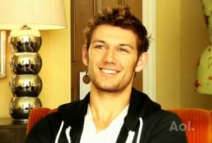 2011__02__Alex_Pettyfer_Feb8newsnea 300×203.jpg