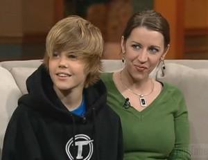 2010__10__Justin_Bieber_Patricia_Bieber_Oct28news 300×231.jpg
