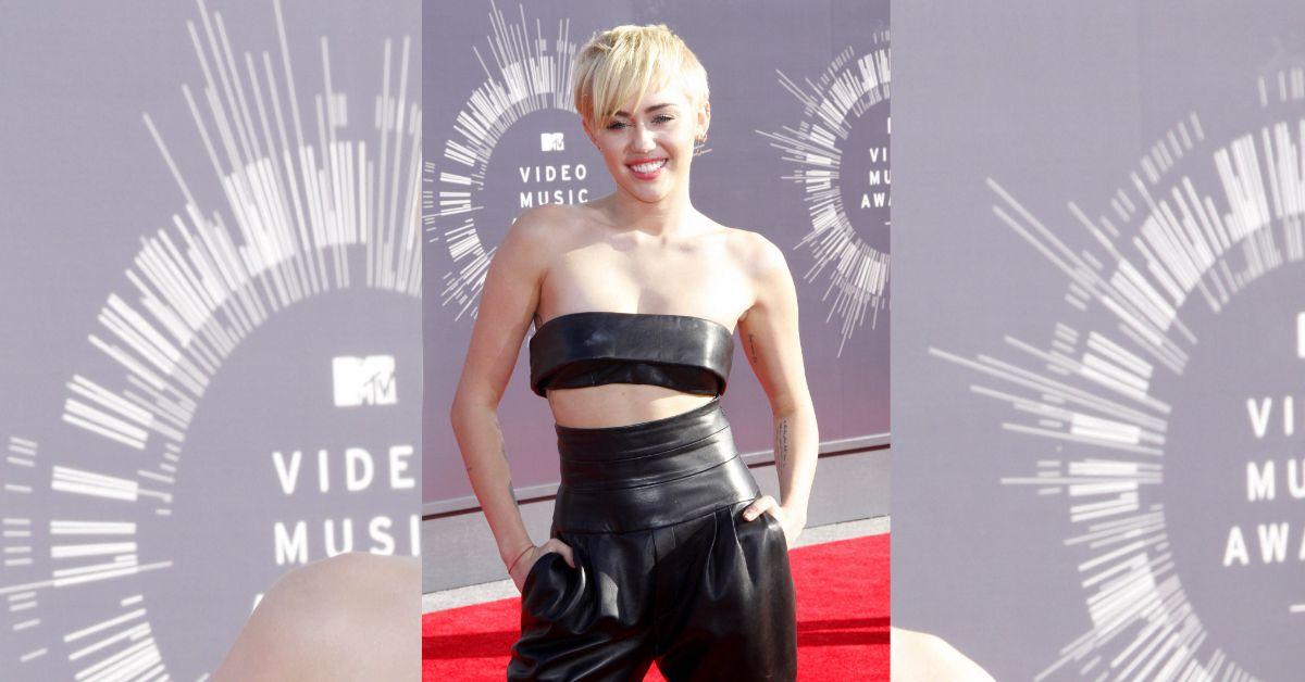 miley cyrus flaunts toned physique  golden globes