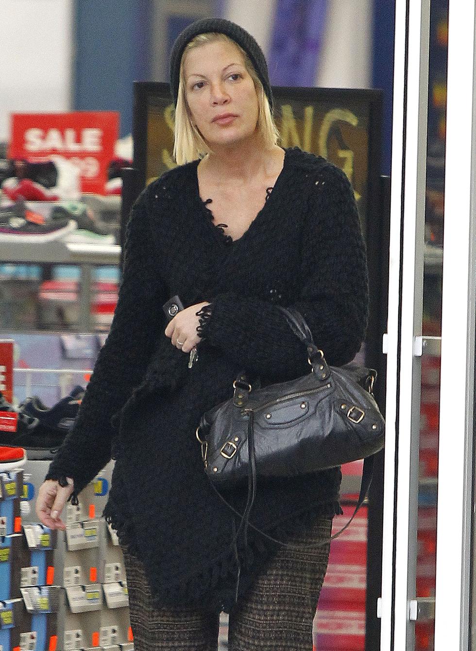 Exclusive&#8230; Tori Spelling Takes Her Kids Shopping For Shoes