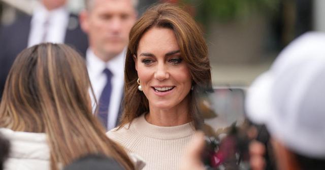 kate middleton sending message with wardrobe