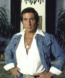 2010__10__bob_guccione_oct21 208×300.jpg