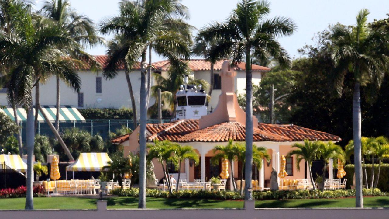 Photo of Wolff imagines Trump will try to lead Republicans from Mar-a-Lago.