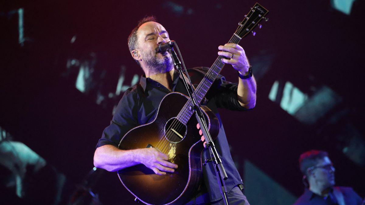 Photo of Dave Matthew wanted to make sure to say the name of Lorenzo Salgado Araujo during his show.