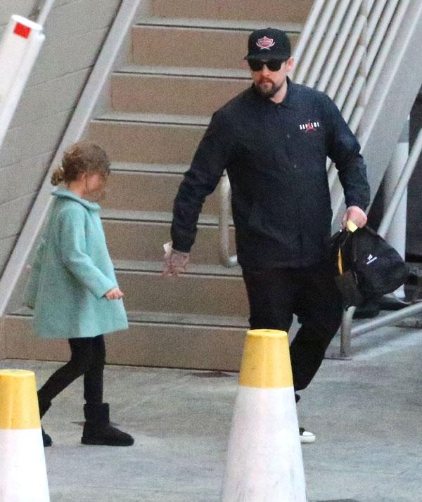 Nicole richie joel madden kids christmas shopping batman movies 03