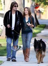 2009__04__25720 163×225.jpg