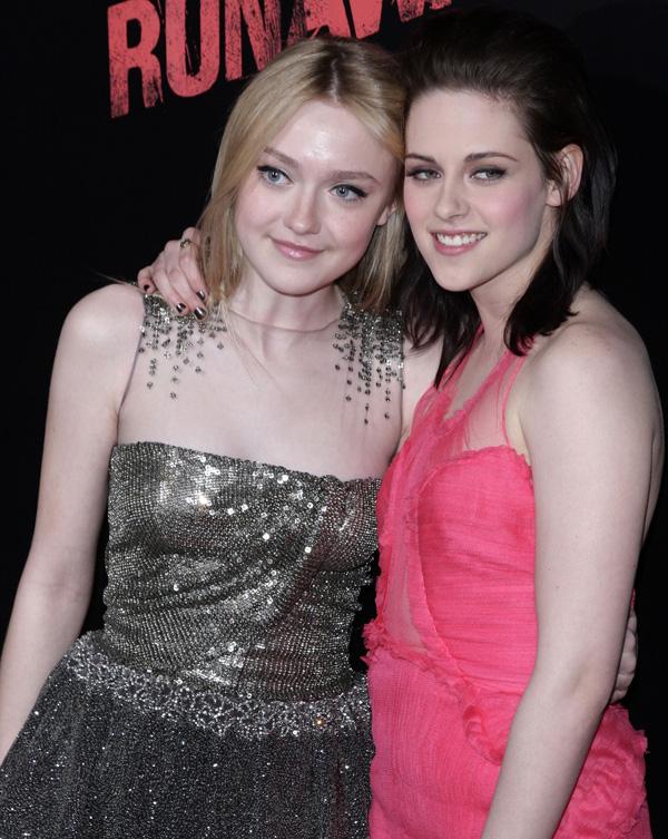 Gotta See It Gram of the Day: Kristen Stewart and Dakota Fanning's Cute ...