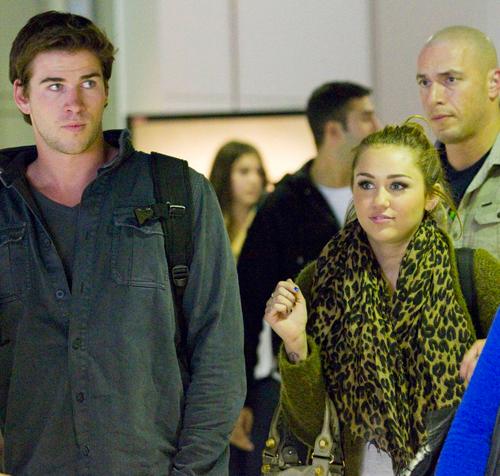 Miley cyrus liam hemsworth engaged june6 00012_ _1.jpg