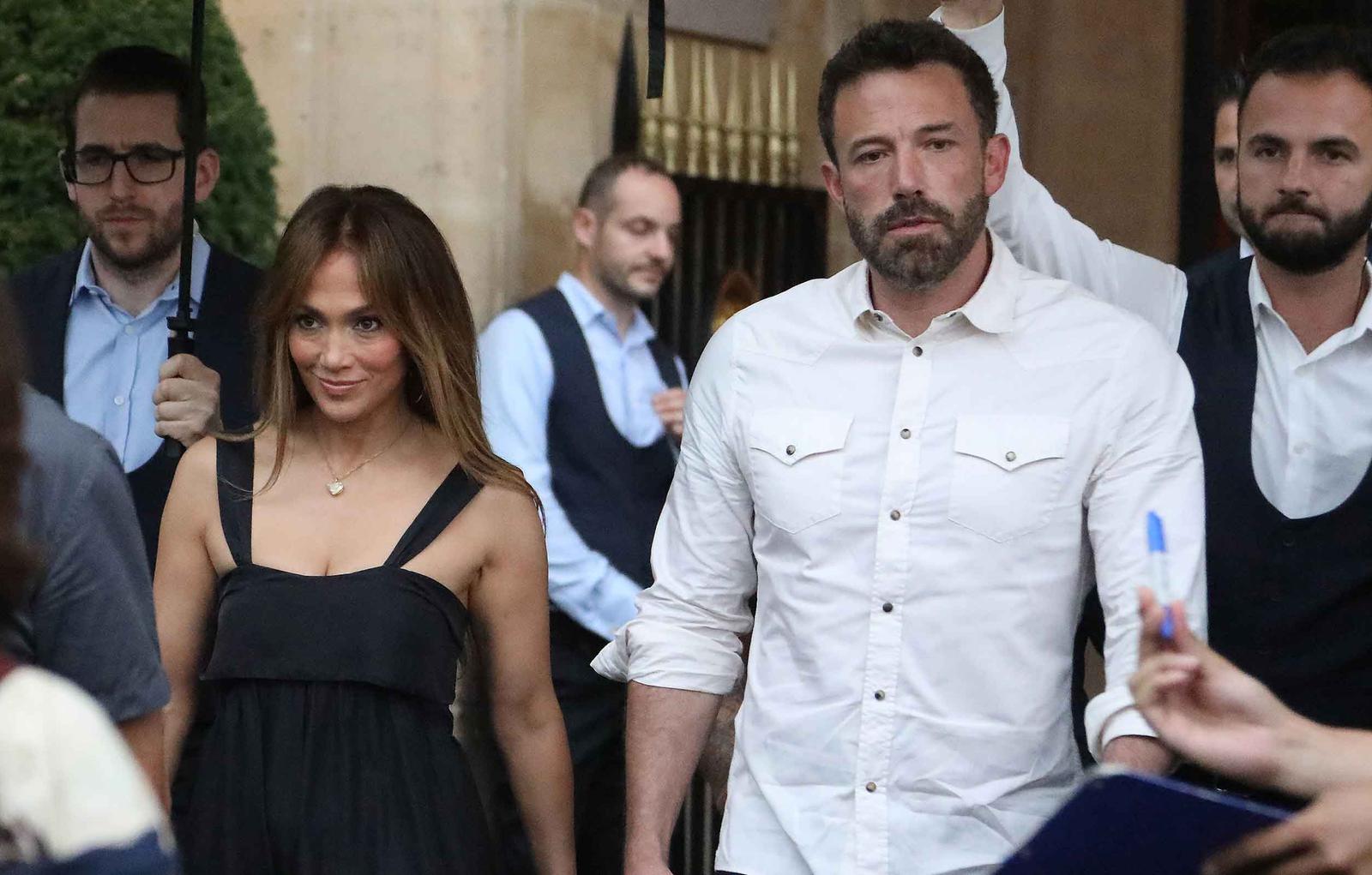 Ben Affleck Jennifer Lopez Cozy Up On Honeymoon Boat Ride