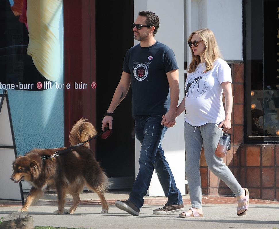 Exclusive&#8230; Pregnant Amanda Seyfried &amp; Thomas Sadoski Out For Breakfast In West Hollywood