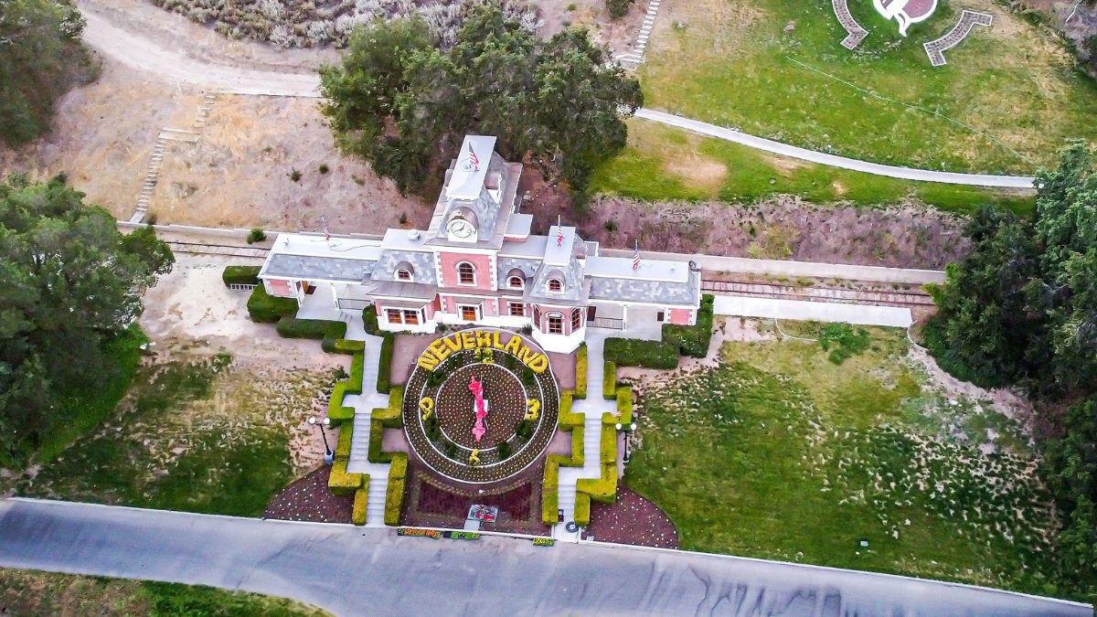 Image of Michael Jackson claimed kids preferred staying with the singer instead of a guest room when visiting Neverland.