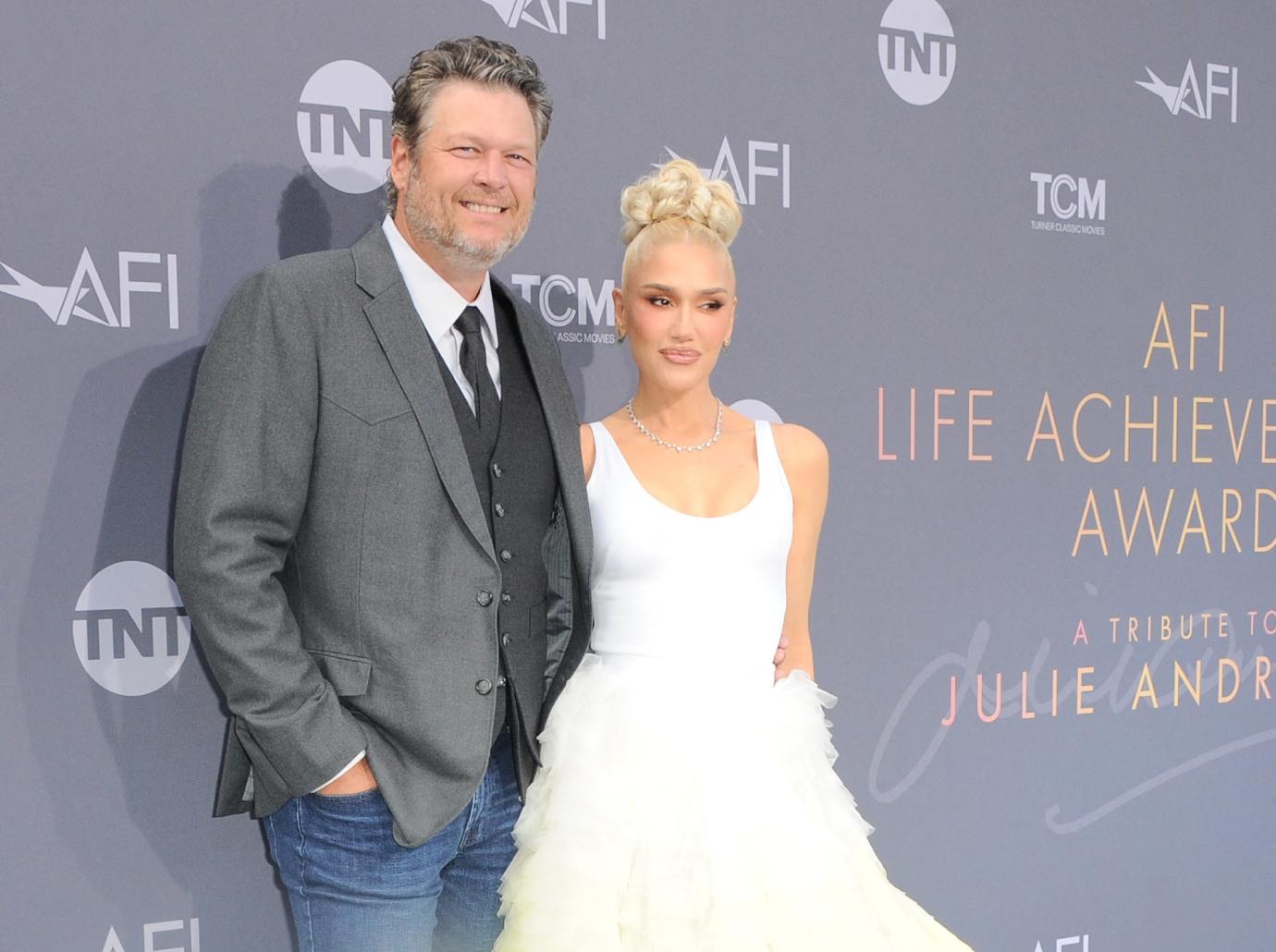 gwen stefani blake shelton two broken people met