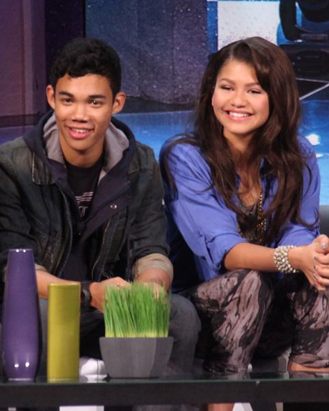 Ok_041013 shake it up roshon zendaya_ _1.jpg