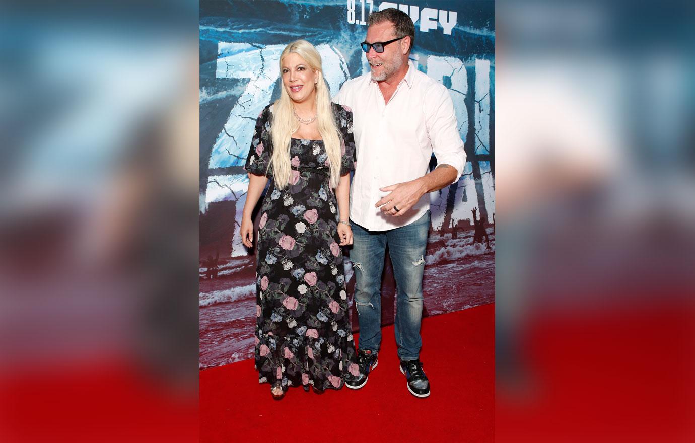 tori spelling shows off bombshell body plunging black dress dean mcdermott marital woes