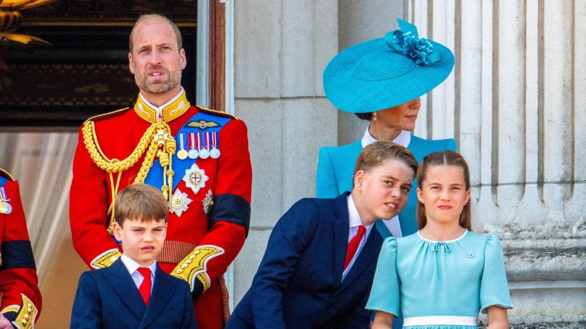 image of royal family