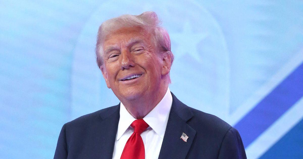 image of Additional footage from the White House led some observers to speculate about possible discoloration on his hand.