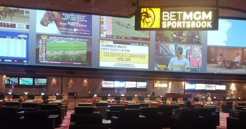 Why People Are Online Sports Gambling From Their Homes