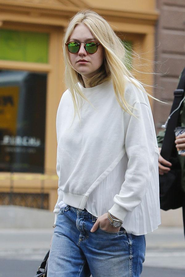 Dakota Fanning Picking Nose NYC