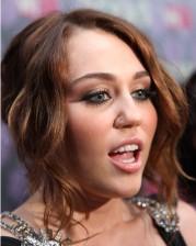 2009__11__wenn_miley2 179×224.jpg