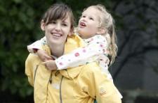 2009__09__fp_3685660_garner_affleck_fp2_092709 225×148.jpg