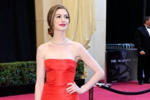 2011__02__Anne_Hathaway_Oscars_Feb27newsnea 300&#215;201.jpg