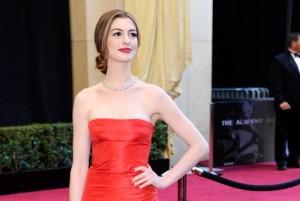 2011__02__Anne_Hathaway_Oscars_Feb27newsnea 300×201.jpg