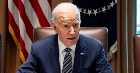 joe biden shows signs cognitive decline lawmakers concern cheat sheets