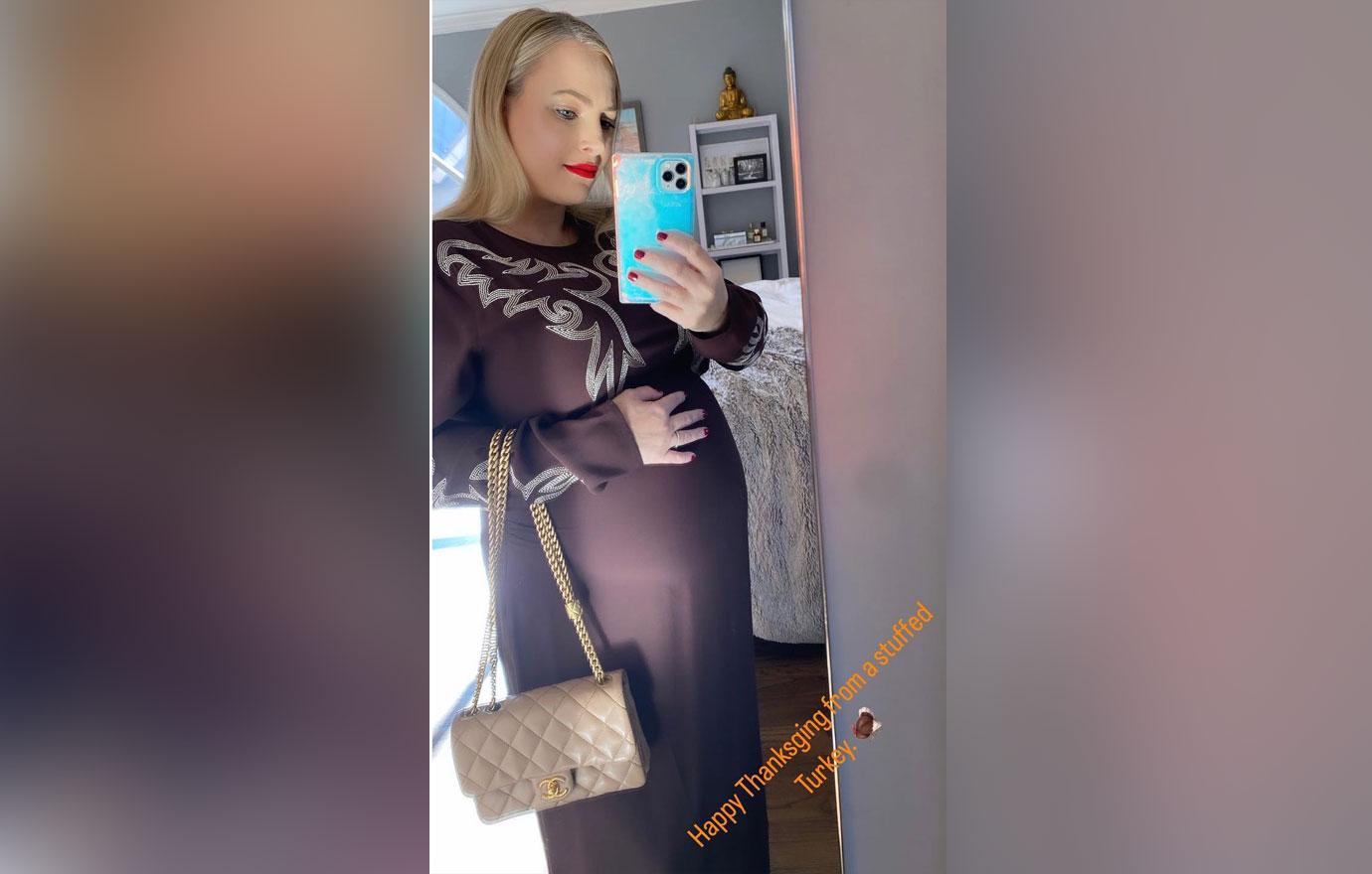 meghan mccain shows off  month baby bump