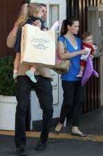 2010__01__FP_4304096_Affleck_Garner_LRR_010310 149&#215;225.jpg