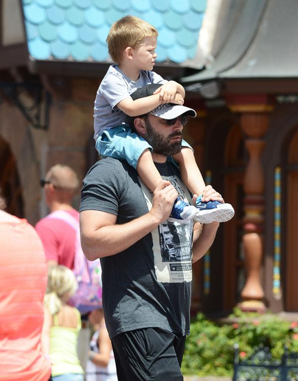 Ben affleck jennifer garner date disney world fame