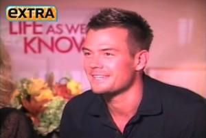 2010__09__Josh_Duhamel_Sept28newsne 300&#215;202.jpg