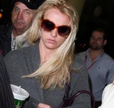 2009__11__full_britney_spears_005_wenn5379517 225×214.jpg