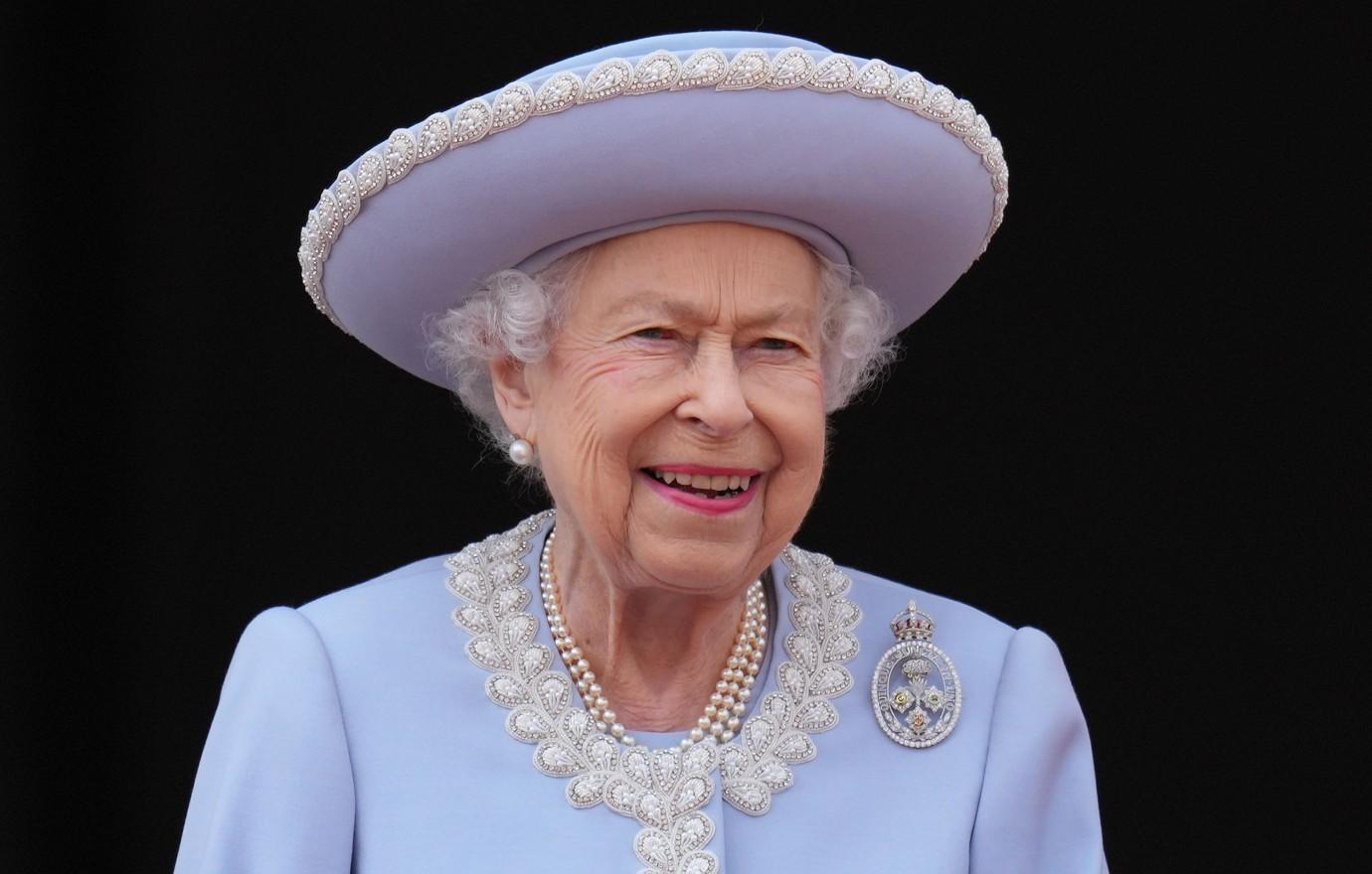 queen elizabeths duties rewritten health woes