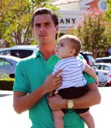 2010__09__FP_5784450_Kardashian_Kourtney_FP1_092510 218×300.jpg