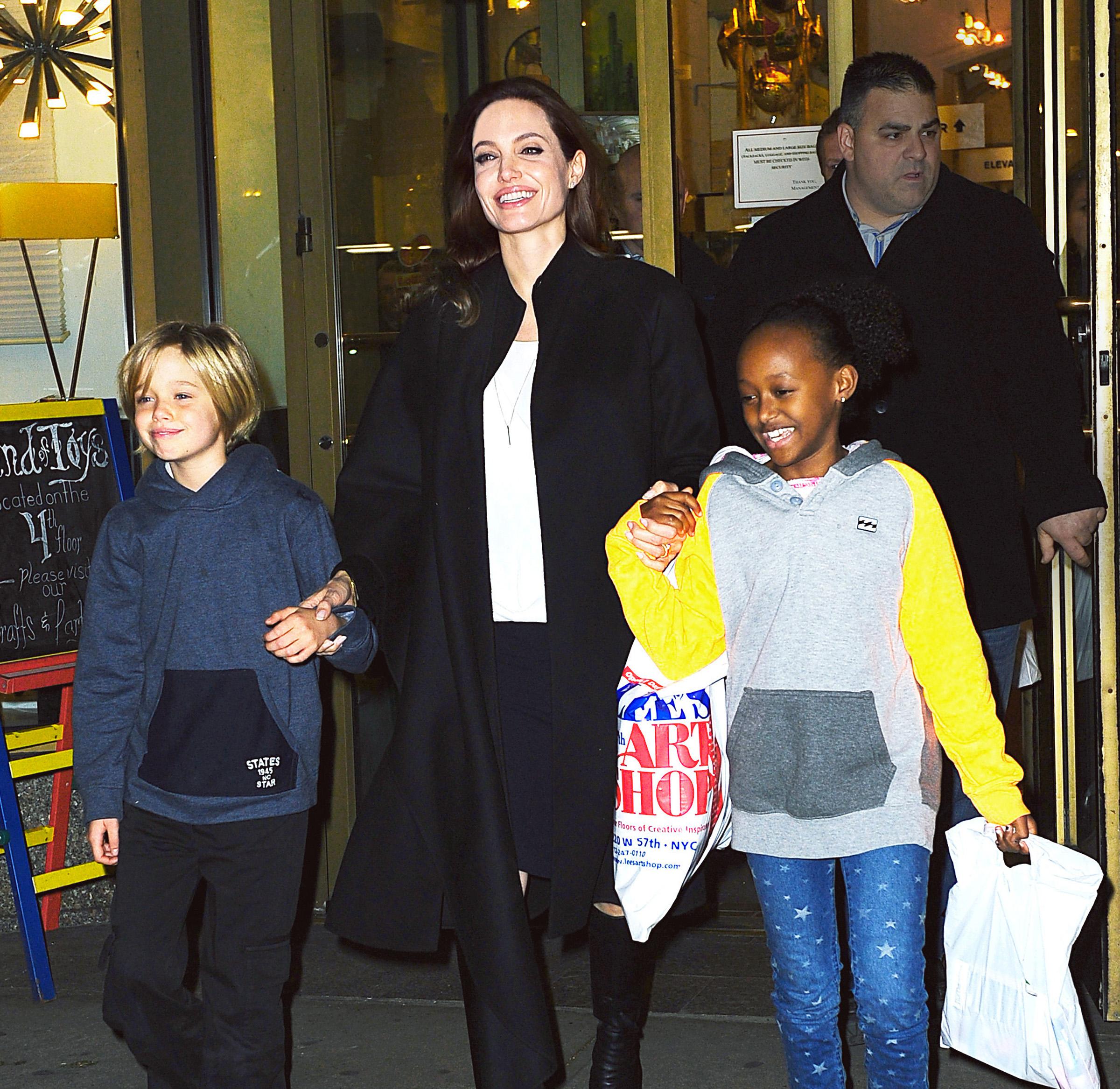 Angelina Jolie is all smiles with daughters Shiloh and Zahara while exiting Lee&#8217;s Art Shop in NYC