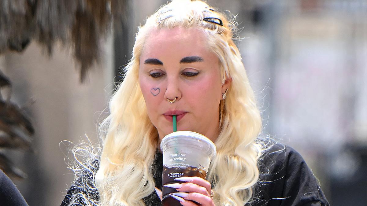 Image of Fans continue to follow Amanda Bynes weight loss journey. 