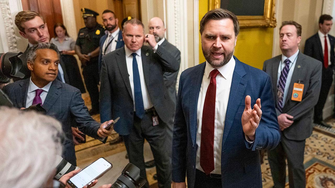 Image of J.D. Vance tried out a Marine Corps obstacle course in a viral video.