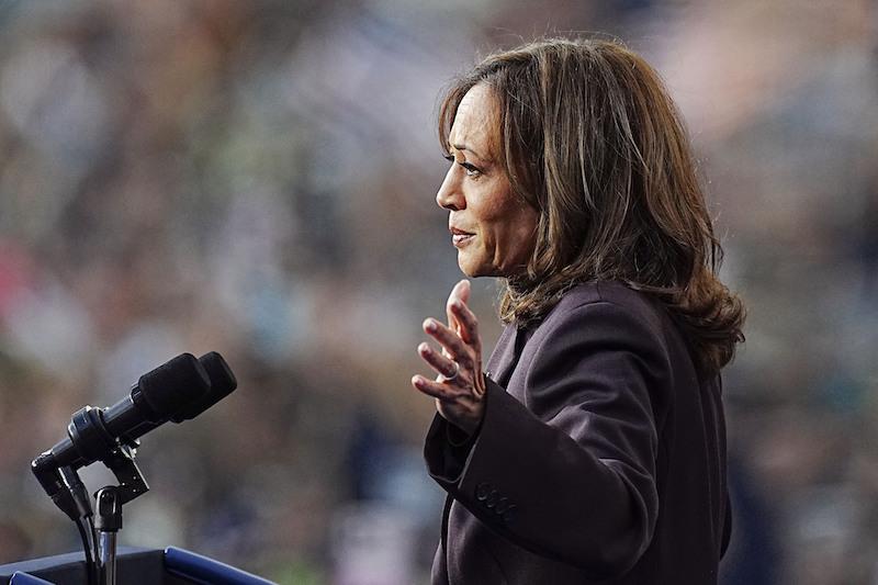 kamala harris blasted staffers