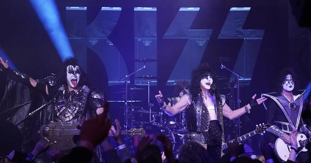 Jimmy Fallon Trump Kiss PP