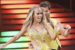 2011__05__Kendra_Wilkinson_DWTS_May4news 300×201.jpg