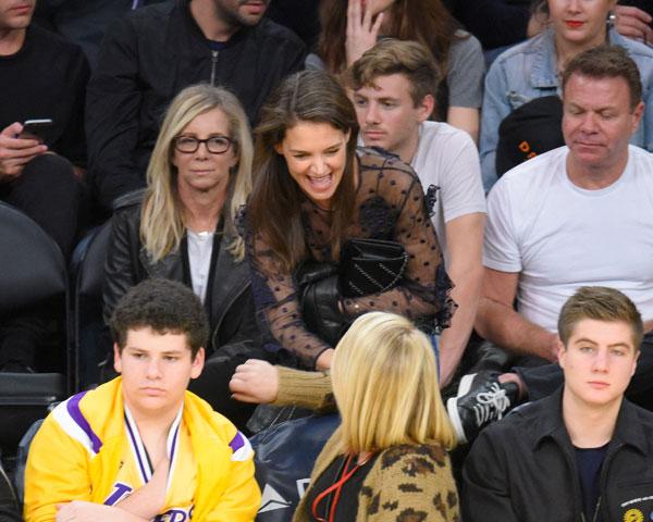 Katie holmes suri cruise lakers game 06