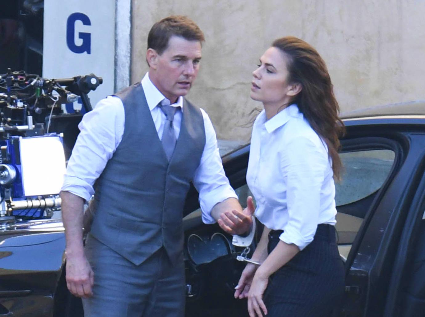 tom cruise hayley atwell gallery set pic