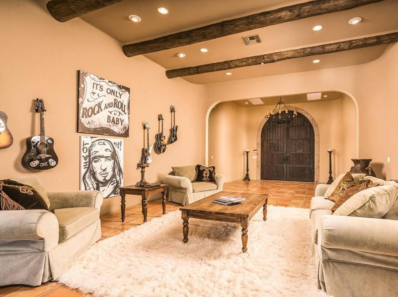 bret michaels living room