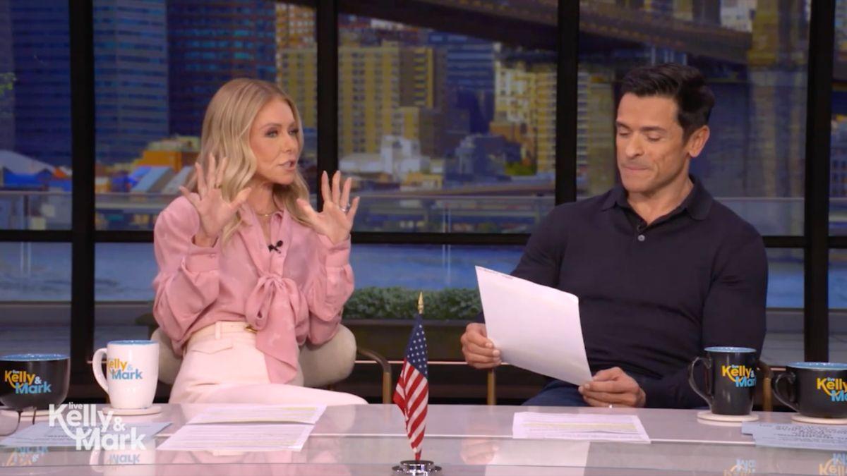 Image of Kelly Ripa joked it's 'terrifying' that she can see herself in the mirror while she showers.