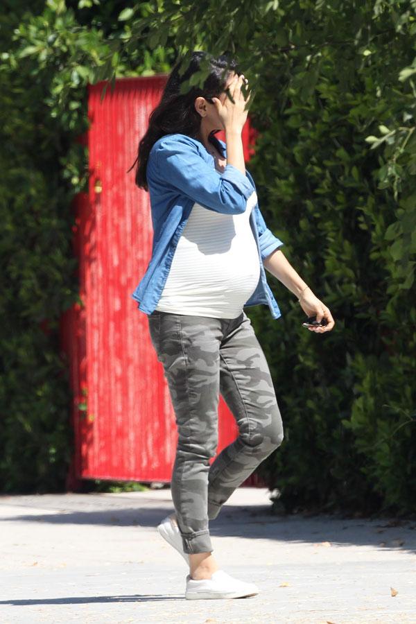 mila kunis baby bump pregnant